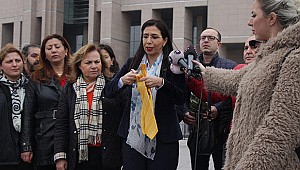 CHP'li vekil 'iyi hal indirimini' kravat keserek protesto etti