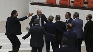 Ahmet Şık'ın konuşması sırasında Meclis'te gerginlik!