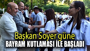 Başkan Soyer güne bayram kutlamasıyla başladı