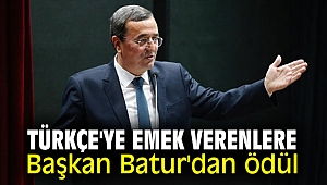 Türkçe'ye emek verenlere Başkan Batur'dan ödül