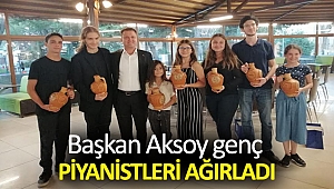 Başkan Aksoy genç piyanistleri ağırladı