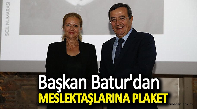 Başkan Batur'dan meslektaşlarına plaket