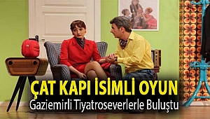 Çat Kapı isimli oyun Gaziemirli tiyatroseverlerle buluştu