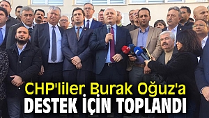 CHP'liler Urla Belediyesi önünde bir araya geldi