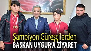 Şampiyon güreşçilerden Başkan Uygur’a ziyaret