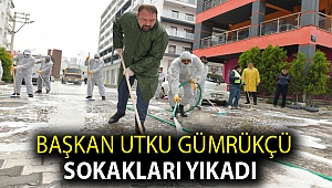 Başkan Utku Gümrükçü sokakları yıkadı