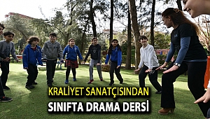 Kraliyet Sanatçısından Sınıfta Drama Dersi