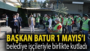Başkan Batur 1 Mayıs’ı belediye işçileriyle birlikte kutladı