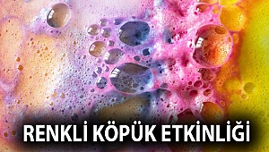 Renkli köpük etkinliği
