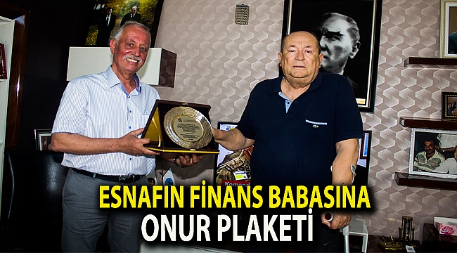 ESNAFIN FİNANS BABASINA ONUR PLAKETİ