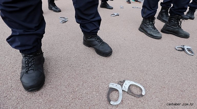 Fransa'da polislerin protestosu sonrası 'boyun kilidi' yasağı kalktı