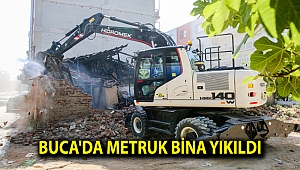 BUCA'DA METRUK BİNA YIKILDI