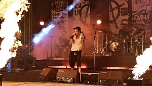 Can Bonomo'dan ilk konser!