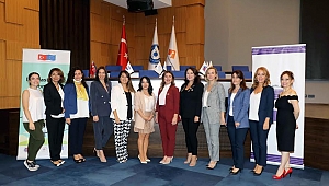 İZİKAD, başarılı kadınları ödüllendirdi