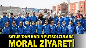 Batur’dan kadın futbolculara moral ziyareti