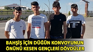 Bahşiş için düğün konvoyunun önünü kesen gençleri dövdüler
