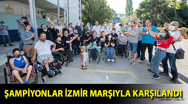 Şampiyonlar İzmir marşıyla karşılandı