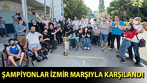 Şampiyonlar İzmir marşıyla karşılandı