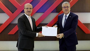 Rektör Prof. Dr. Necdet Budak mazbatasını aldı