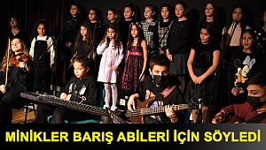 Minikler Barış abileri için söyledi