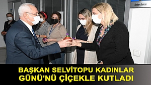 Başkan Selvitopu Kadınlar Günü'nü çiçekle kutladı