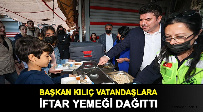 Başkan Kılıç vatandaşlara iftar yemeği dağıttı
