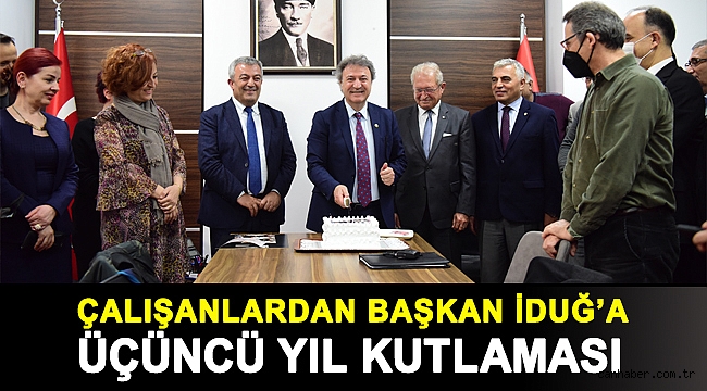 Çalışanlardan Başkan İduğ’a üçüncü yıl kutlaması