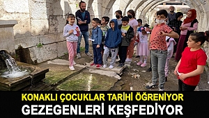 Konaklı çocuklar tarihi öğreniyor gezegenleri keşfediyor