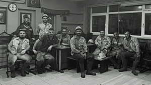 Madenci 9 arkadaşıyla çektirdikleri fotoğrafı paylaşıp, 'Geriye bir ben kaldım' yazdı
