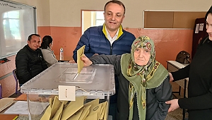 94 yaşında sandığa gitti