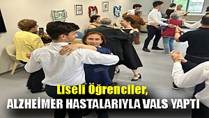 Liseli öğrenciler, Alzheimer hastalarıyla vals yaptı