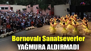 Bornovalı sanatseverler yağmura aldırmadı