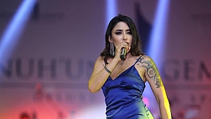 Tepkiler artınca Melek Mosso konserini iptal etti