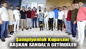 Şampiyonluk kupasını Başkan Sandal’a getirdiler