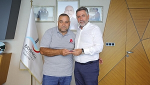 Sokakta bulduğu 15 bin lirayı sahibine teslim etti