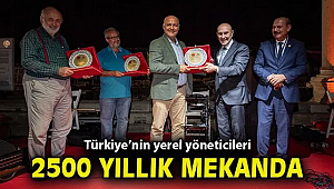 Türkiye'nin yerel yöneticileri İzmir'in 2500 yıllık mekanında buluştu