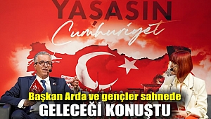 Başkan Arda ve gençler sahnede geleceği konuştu
