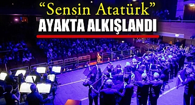 “Sensin Atatürk” ayakta alkışlandı