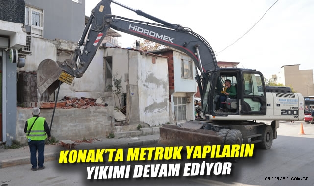 Konak'ta metruk yapıların yıkımı devam ediyor