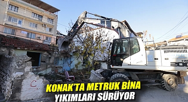 Konak'ta metruk bina yıkımları sürüyor